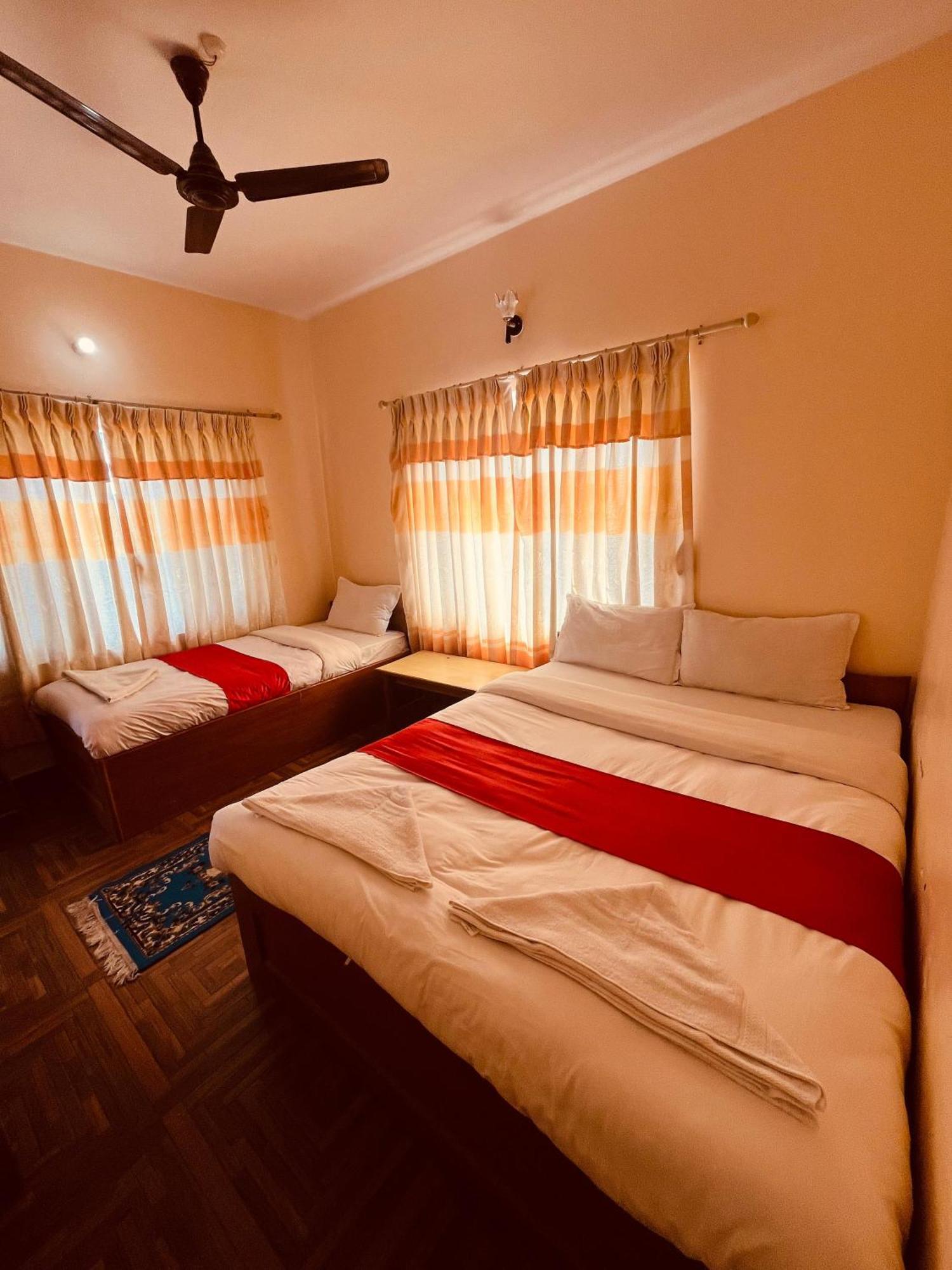 Hotel Global Inn ポカラ エクステリア 写真