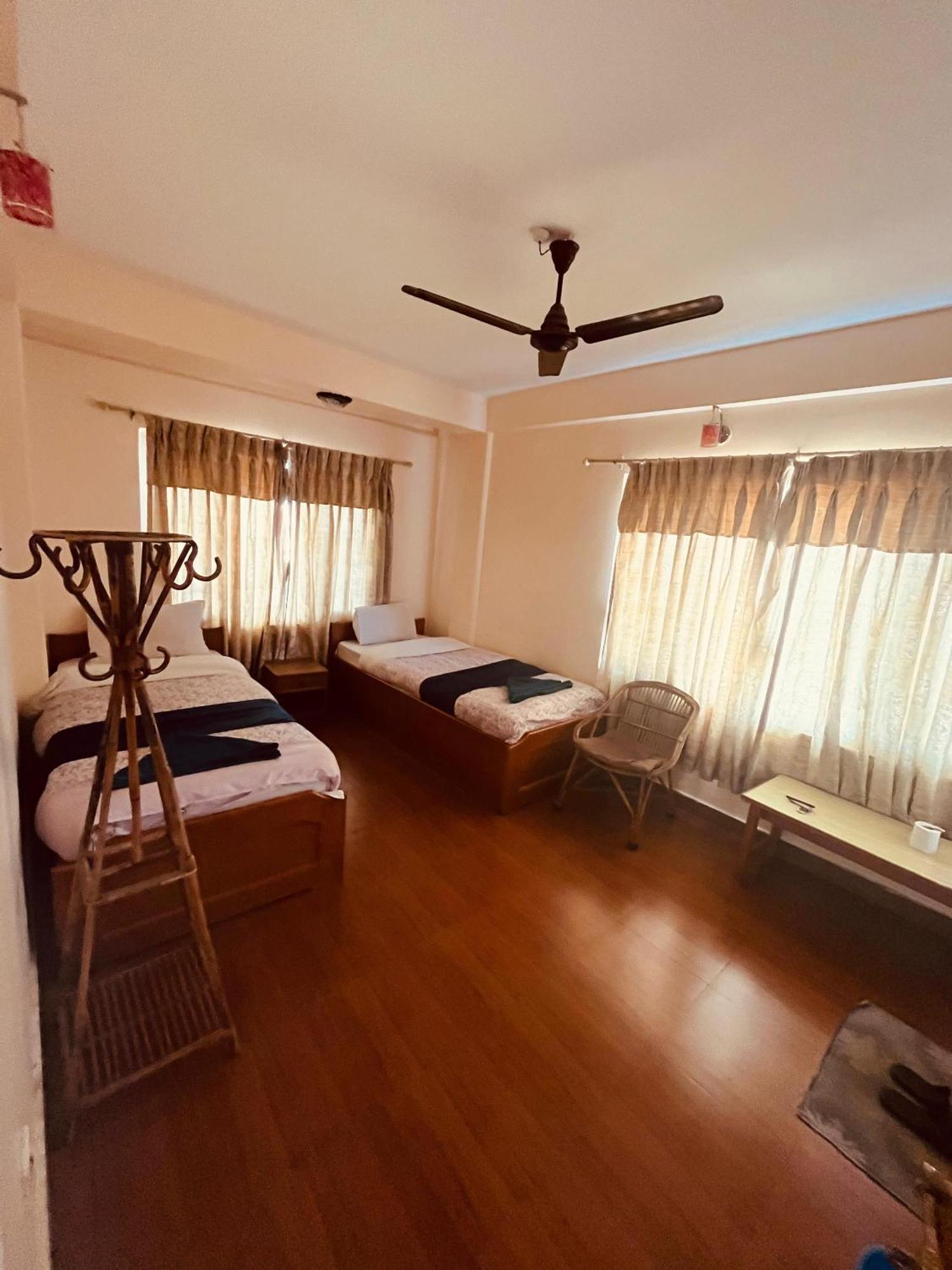 Hotel Global Inn ポカラ エクステリア 写真