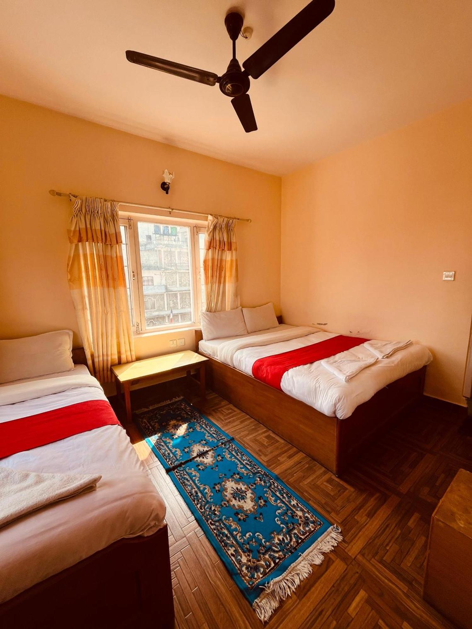 Hotel Global Inn ポカラ エクステリア 写真