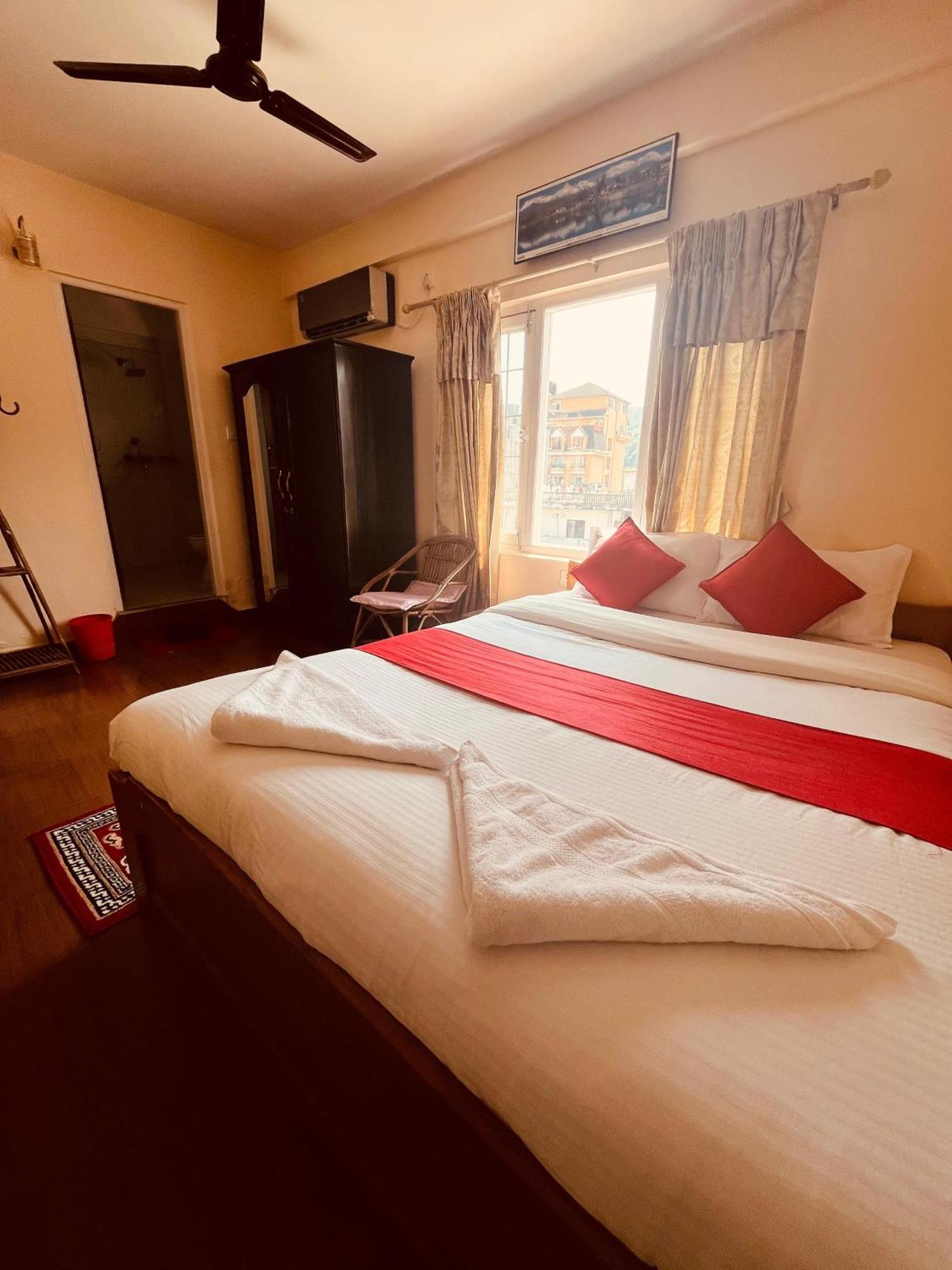 Hotel Global Inn ポカラ エクステリア 写真