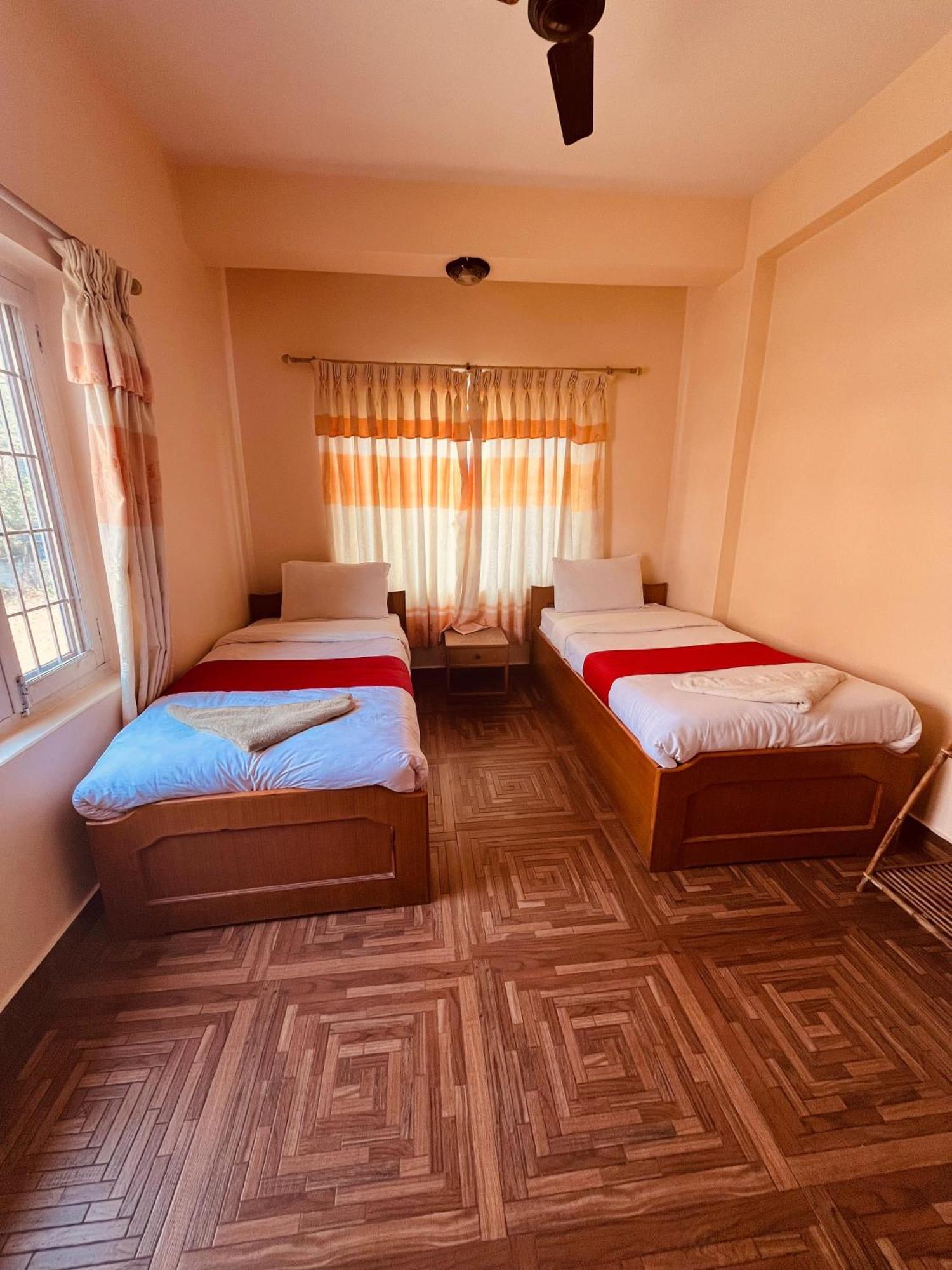 Hotel Global Inn ポカラ エクステリア 写真